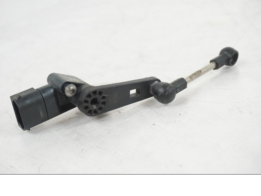 Snett nerifrån på Nivåsensor från en BMW R 1250 GS -2021 motorcykel.