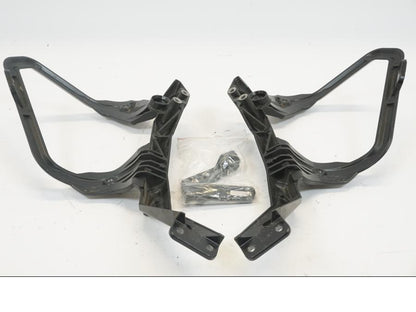 Snett nerifrån på Väskhållare från en KTM 990 SMT -2012 motorcykel.