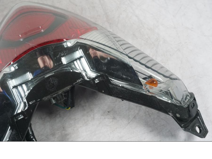 Vänster sida på Baklampa från en Honda ANC 125 -2022 scooter.