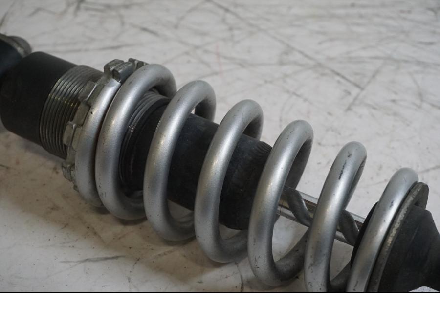 Höger sida på Stötdämpare från en Triumph Street Triple -2009 motorcykel.