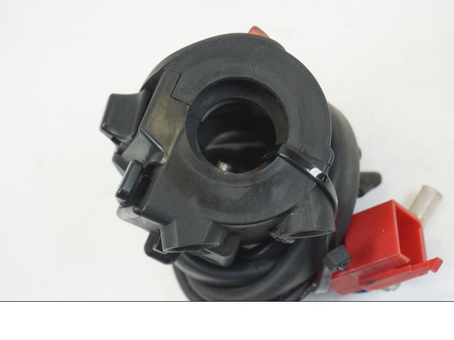 Vänster sida på Styrelreglage från en Honda CB 750 -2002 motorcykel.