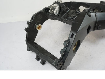 Snett nerifrån på Ram från en Suzuki GSX-R 1000 -2005 motorcykel.