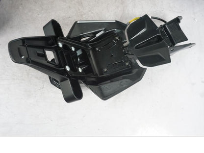 Vänster sida på Skylthållare från en Yamaha MT-09 -2024 motorcykel.