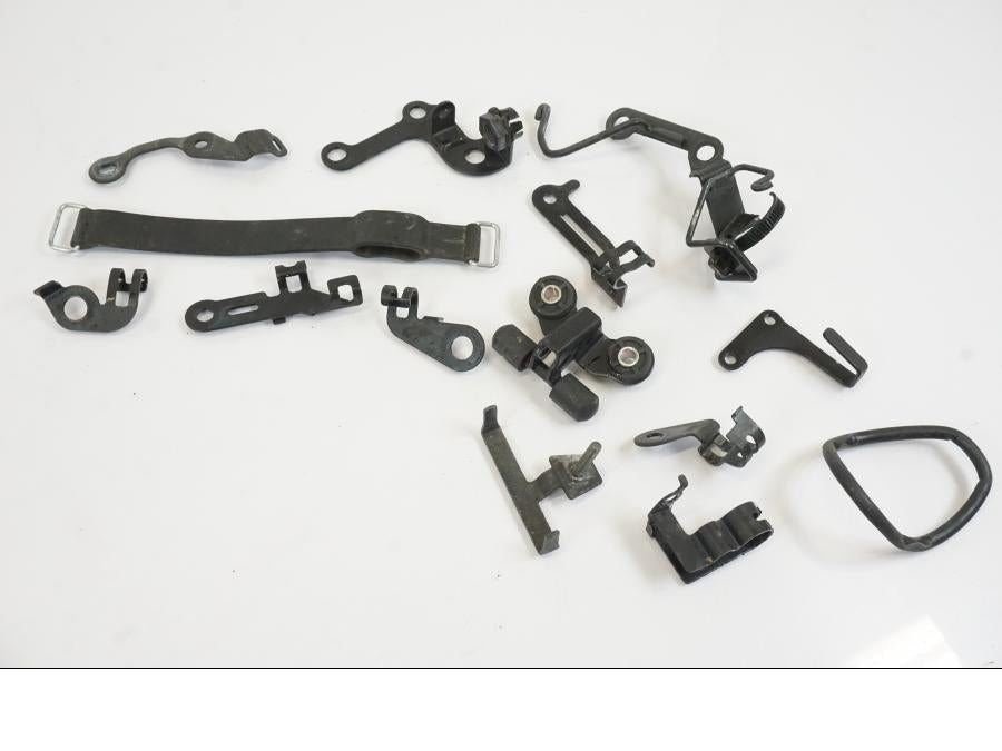 Snett uppifrån på Skruv / Mutter etc från en Yamaha MT-07 -2016 motorcykel.