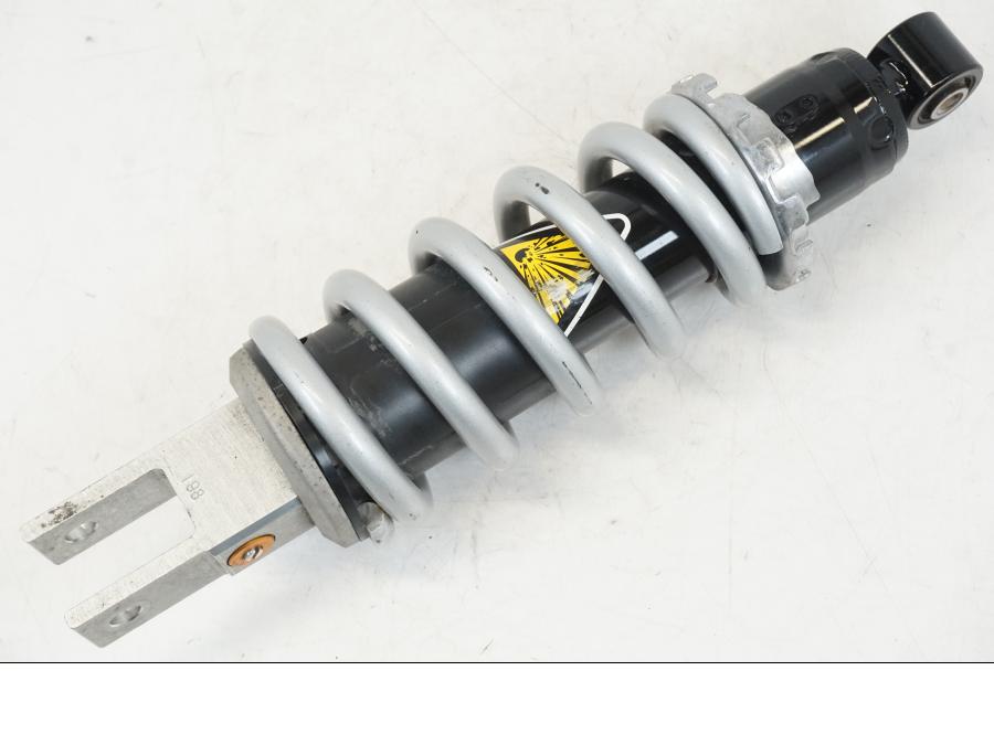 Framsidan på Stötdämpare från en Yamaha YZF R7 -2022 motorcykel.