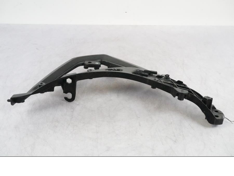 Baksidan på Toppkåpstag från en BMW R 1250 GSA -2021 motorcykel.