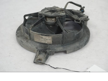 Höger sida på Vattenkylfläkt från en BMW F 800 GS -2008 motorcykel.