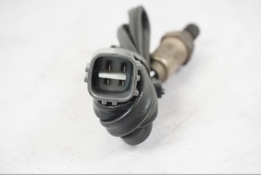 Höger sida på Lambdasond från en Kawasaki ZX-6R -2011 motorcykel.