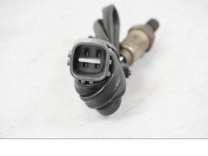 Höger sida på Lambdasond från en Kawasaki ZX-6R -2011 motorcykel.