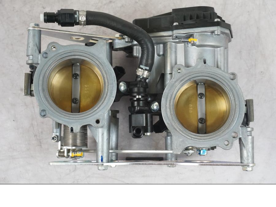 Extrabild2 på Spjällhus från en KTM 1290 Super Duke R -2022 motorcykel.