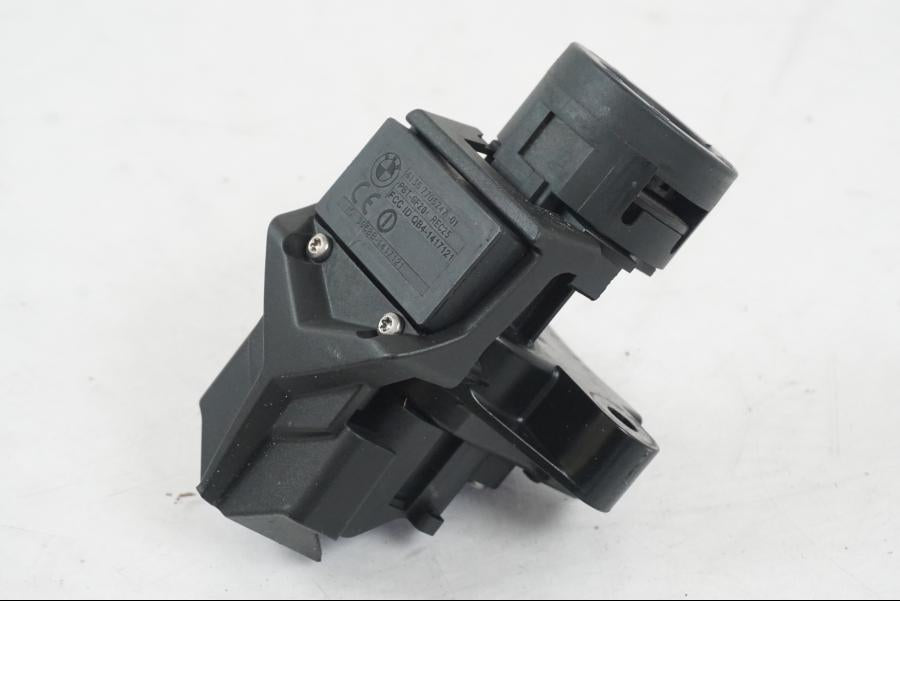 Extrabild3 på <p>Låssats från BMW K 1200 R Sport 2007.</p>

<p>1st nyckel och en plastkopia, sadellås, tanklock, tändningslås (saknas plastbit vid en av kontakterna).</p> motorcykel.