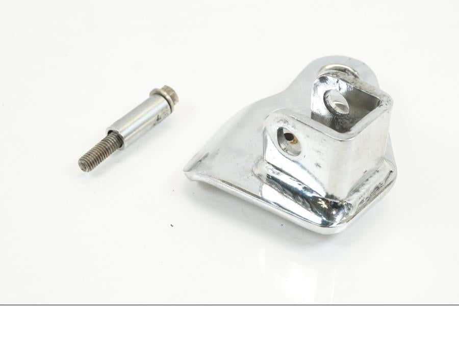 Baksidan på Fotpinnefäste från en Triumph Speedmaster -2006 motorcykel.