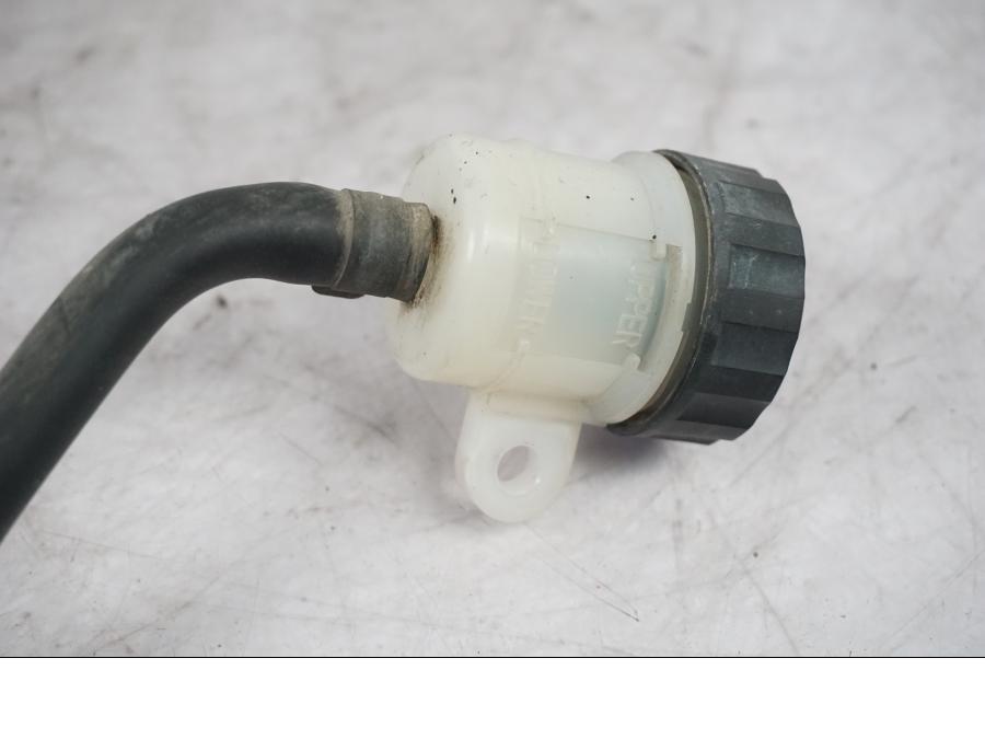 Höger sida på Bromsvätskebehållare från en Triumph Tiger Explorer -2016 motorcykel.