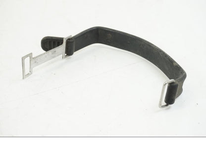 Framsidan på Batterihållare från en BMW F 650 CS -2003 motorcykel.