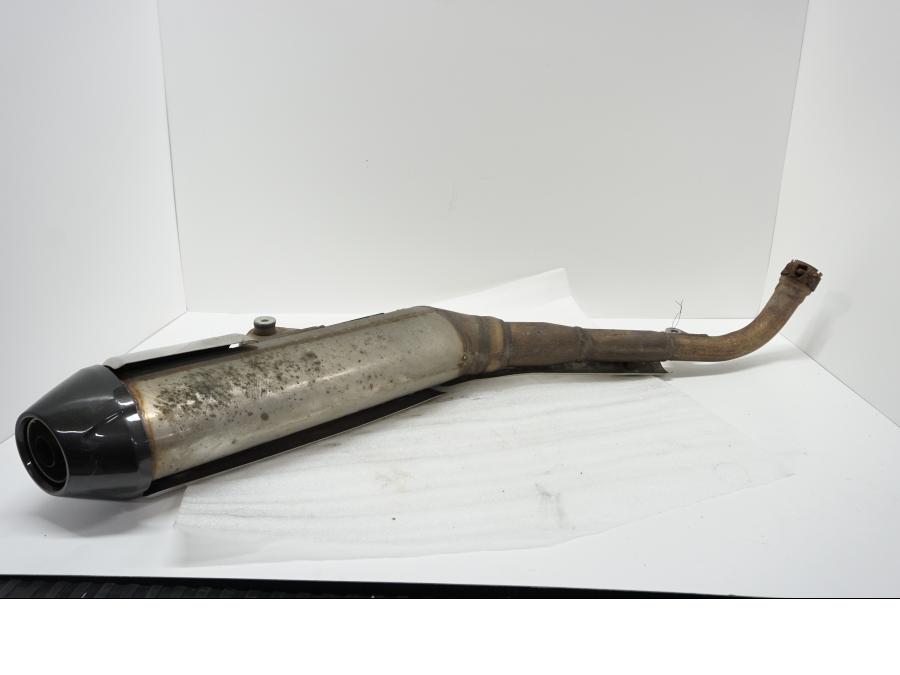 Baksidan på Ljuddämpare från en Honda XL 1000 V -2008 motorcykel.