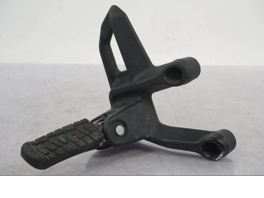 Framsidan på Fotpinne från en KTM 1290 Super Adventure R -2018 motorcykel.