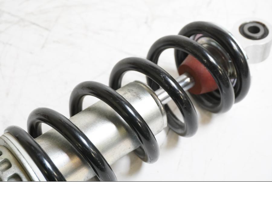 Höger sida på Stötdämpare från en Yamaha FZ-8 -2011 motorcykel.