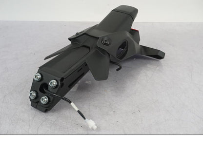 Vänster sida på Skylthållare från en Kawasaki ZX-4R -2024 motorcykel.