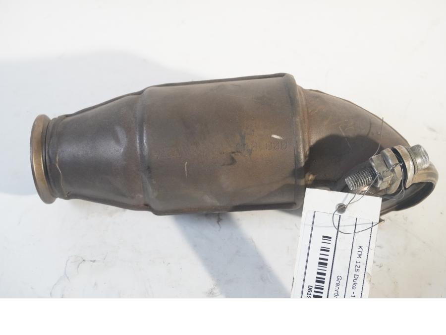 Framsidan på Grenrör från en KTM 125 Duke -2017 motorcykel.