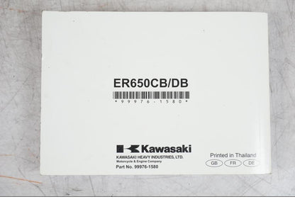 Höger sida på Instruktionsbok från en Kawasaki ER-6N ABS -2011 motorcykel.