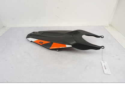 Framsidan på Undertail från en KTM 790 Duke -2018 motorcykel.