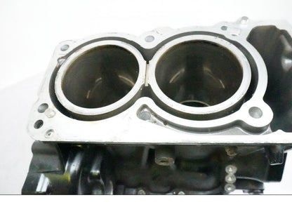 Snett nerifrån på Motorblock från en BMW F 800 GS -2009 motorcykel.