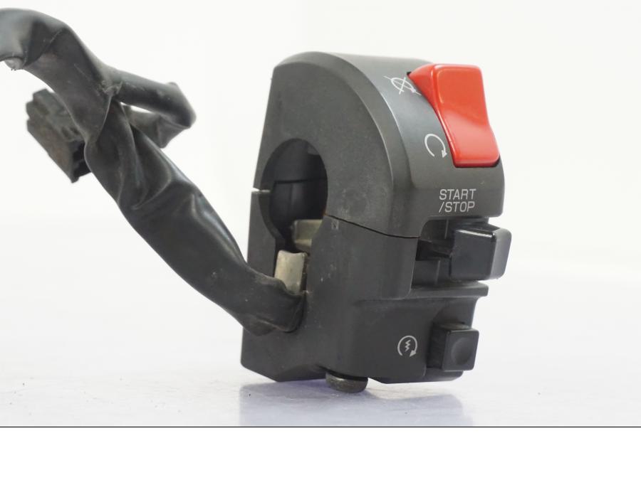 Baksidan på Styrelreglage från en Kawasaki ZX-10R -2008 motorcykel.