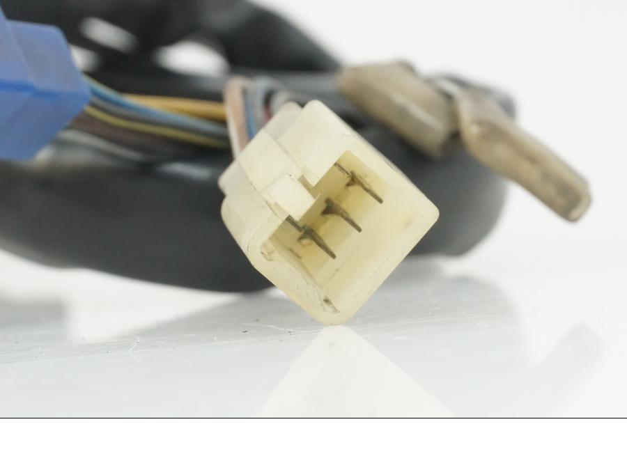 Snett uppifrån på Styrelreglage från en Yamaha XJ 900 -1997 motorcykel.