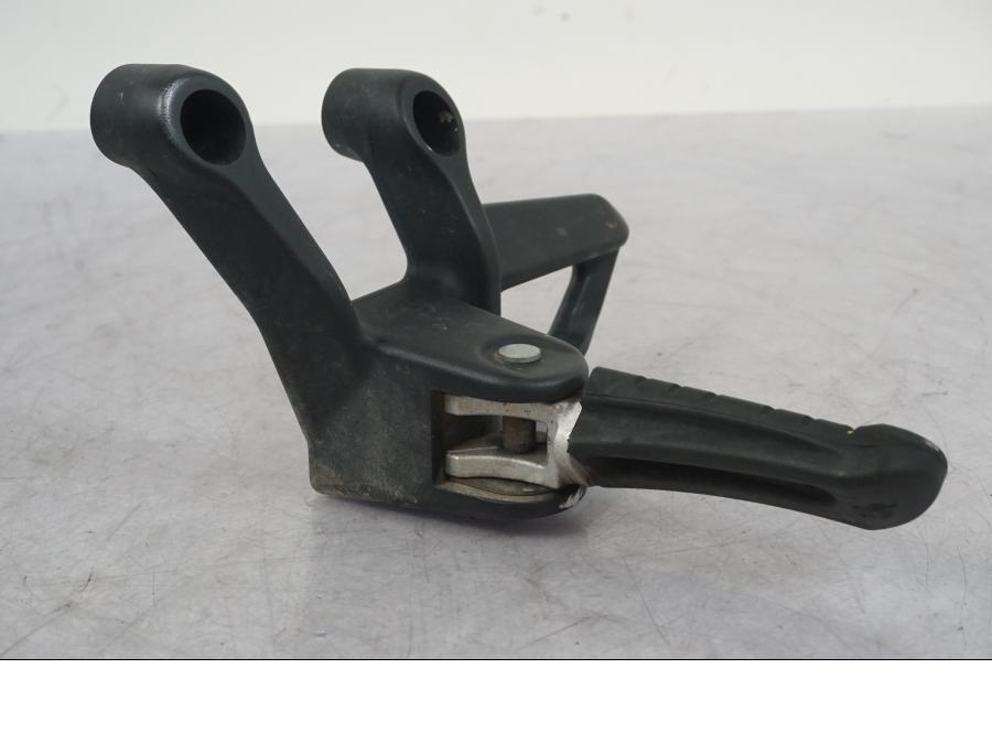 Höger sida på Fotpinne från en KTM 1290 Super Adventure R -2018 motorcykel.