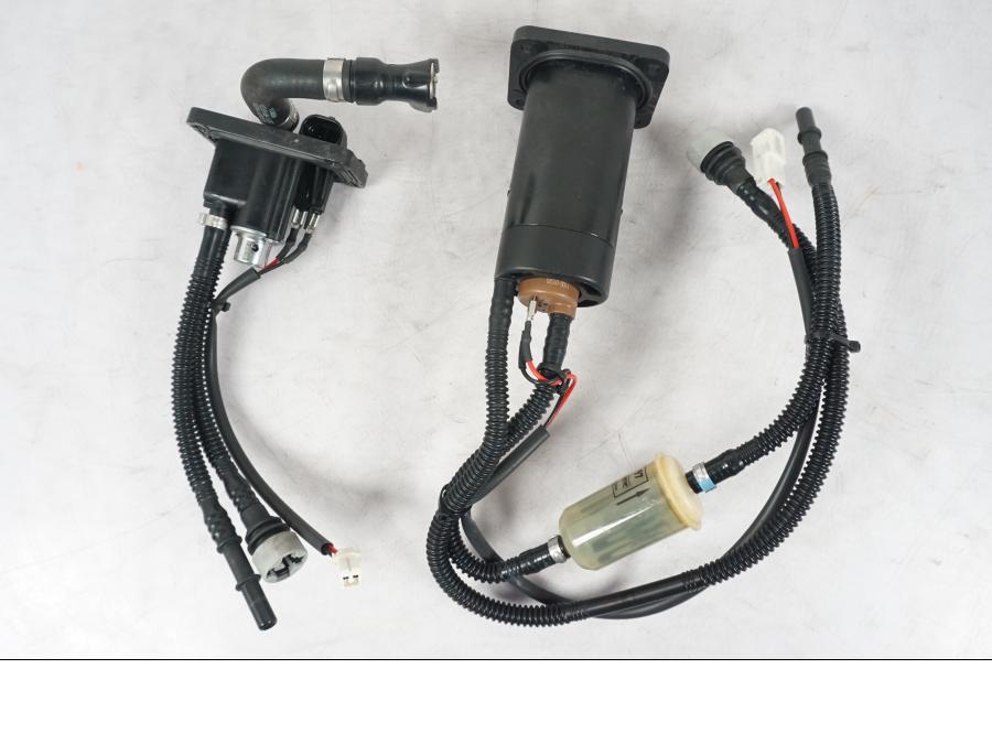 Framsidan på Bensinpump insprut från en KTM 690 Duke -2015 motorcykel.