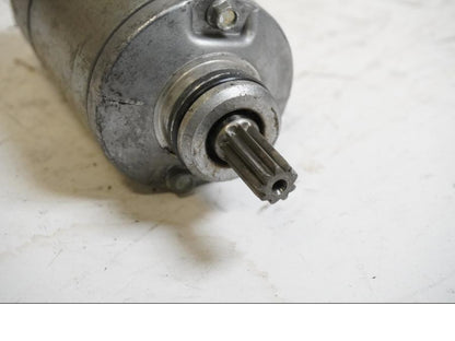 Baksidan på Startmotor från en Suzuki GSX-R 600 -2004 motorcykel.