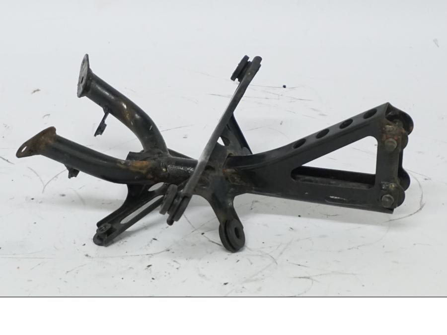 Snett nerifrån på Kåpstag från en Honda CBR 900 RR -2002 motorcykel.