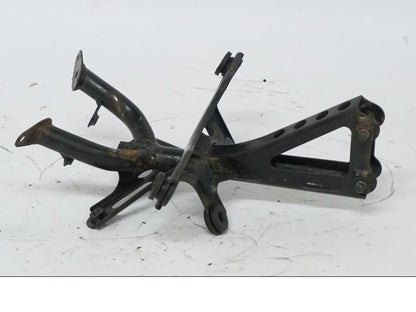 Snett nerifrån på Kåpstag från en Honda CBR 900 RR -2002 motorcykel.