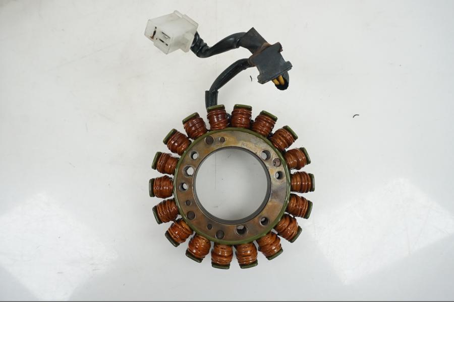 Framsidan på Generator från en Kawasaki VN 1500 -1996 motorcykel.