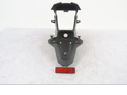 Baksidan på Skylthållare från en Triumph Tiger Explorer -2016 motorcykel.