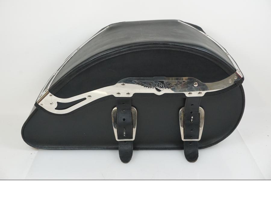 Framsidan på Sidoväska från en Universal Universal -0 moped.