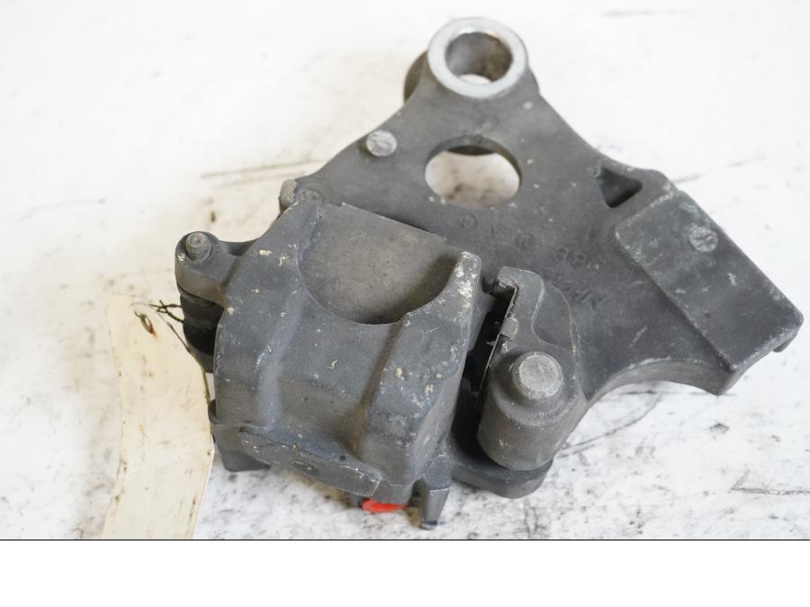 Baksidan på Bromsok från en Honda CBR 600 -2002 motorcykel.