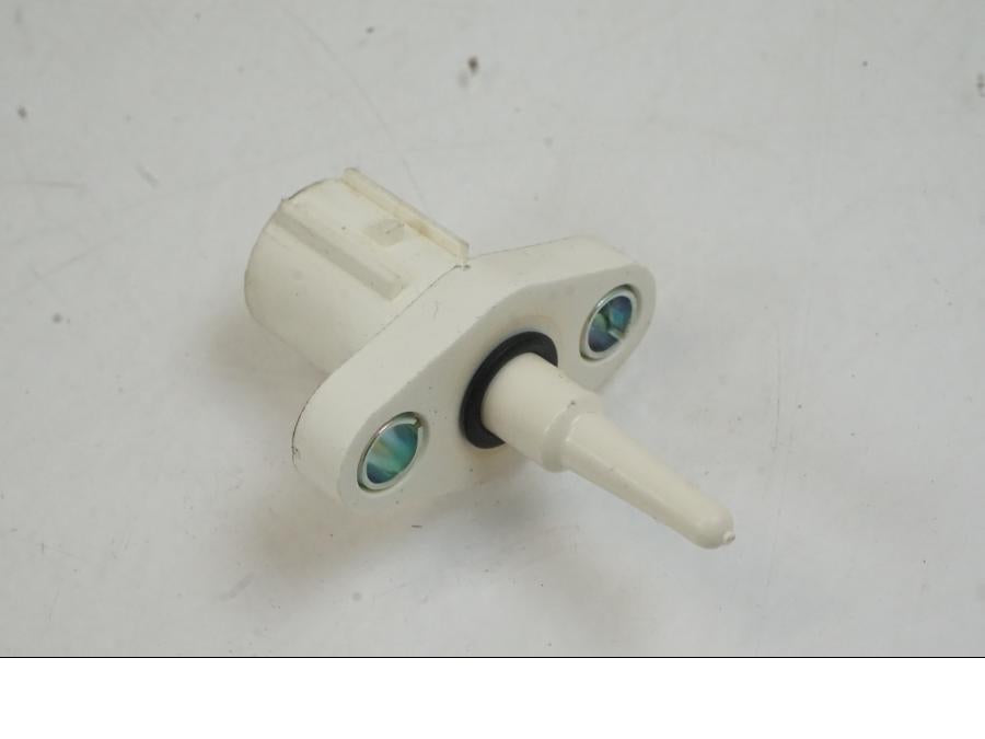 Baksidan på Luftburksensor från en Husqvarna 701 Supermoto -2020 motorcykel.