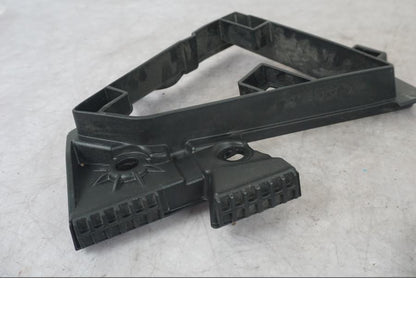 Vänster sida på Sadelfäste från en KTM 1290 Super Adventure S -2022 motorcykel.