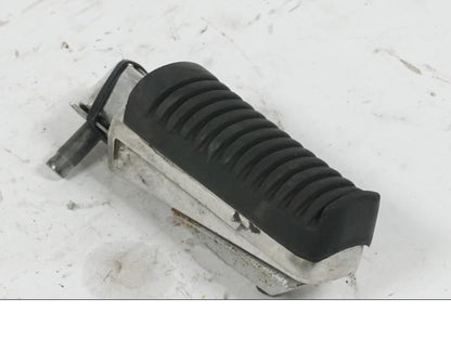 Snett uppifrån på Fotpinne från en Yamaha XJ 6 -2011 motorcykel.