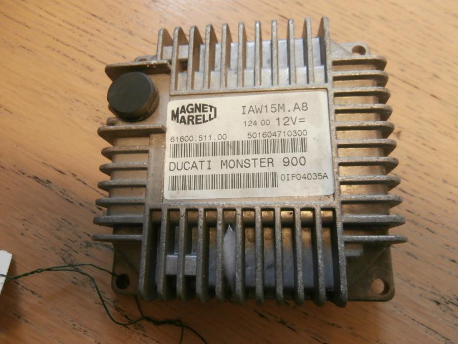Framsidan på CDI / ECU från en Ducati Monster 900 -2000 motorcykel.