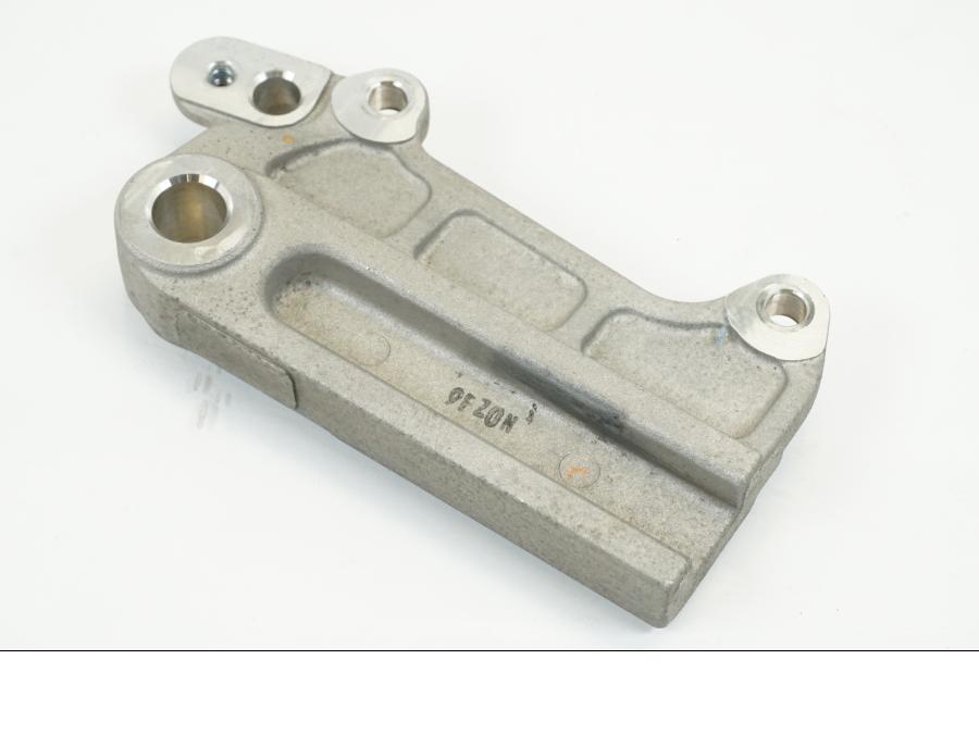 Framsidan på Bromsoksfäste från en Kawasaki KLX 230 -2019 motorcykel.