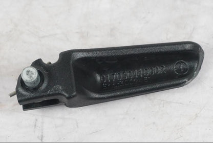 Vänster sida på Fotpinne från en KTM 1290 Super Duke R -2022 motorcykel.