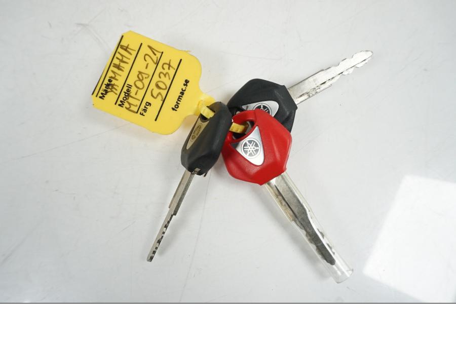 Baksidan på Låssats från en Yamaha MT-09 Tracer -2021 motorcykel.