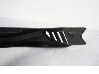 Snett nerifrån på Ramplast från en Kawasaki ER-6N -2012 motorcykel.