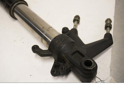 Baksidan på Gaffelben från en KTM 125 Duke -2014 motorcykel.