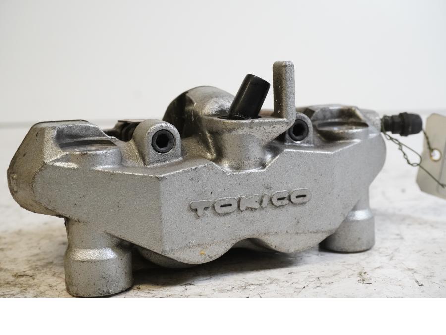 Framsidan på Bromsok från en Suzuki M 1800 -2007 motorcykel.