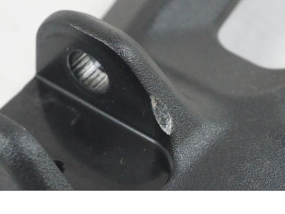 Höger sida på Fotpinnefäste från en KTM 1290 Super Duke R EVO -2023 motorcykel.