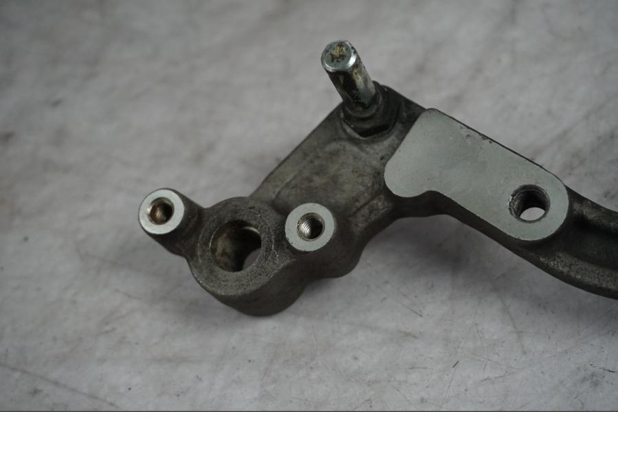 Snett uppifrån på Bromsoksfäste från en Honda VFR 1200 -2012 motorcykel.