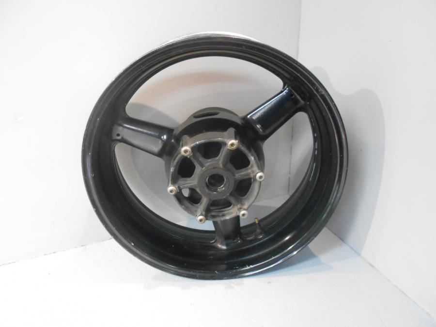 Framsidan på Fälg från en Yamaha FZS 1000 -2002 motorcykel.